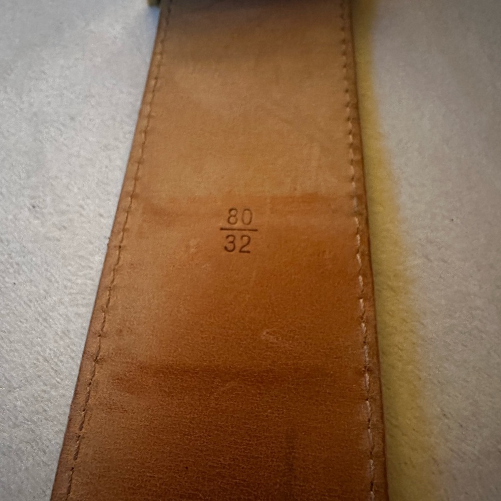 Luxury LOUIS Vuitton (LV)  Belt with Gold Buckle - Picture 5 of 5